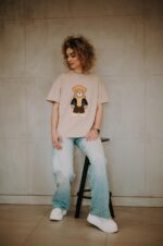 T-shirt oversize Axel Teddy beige dla mamy - obrazek 2