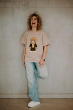 T-shirt oversize Axel Teddy beige dla mamy - obrazek 4