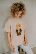 T-shirt oversize Axel Teddy beige dla mamy - obrazek 6