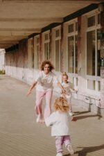 T-shirt oversize Margaret Teddy cream dla mamy - Image 8