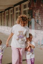 T-shirt oversize Margaret Teddy cream dla mamy - Image 9