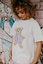T-shirt oversize Margaret Teddy cream dla mamy - Image 3