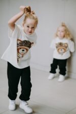 T-shirt oversize Elliott Teddy cream dostępna od ręki - Image 10