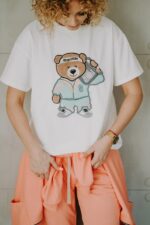 T-shirt oversize Funky Teddy cream dla mamy i taty - Image 10