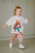 T-shirt oversize Mia Teddy cream dostępna od ręki