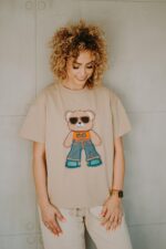 T-shirt oversize Jackie Teddy beige dla mamy i taty