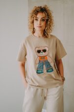 T-shirt oversize Jackie Teddy beige dla mamy i taty - obrazek 4