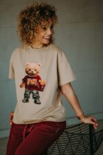 T-shirt oversize Mac Teddy beige dla mamy i taty - Image 3