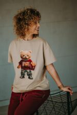 T-shirt oversize Mac Teddy beige dla mamy i taty - Image 4