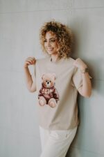 T-shirt oversize Biscuit Teddy beige dla mamy i taty - obrazek 7