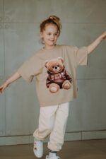 T-shirt oversize Biscuit Teddy beige dostępny od ręki - obrazek 3
