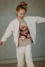 T-shirt oversize Biscuit Teddy beige dostępny od ręki - obrazek 8