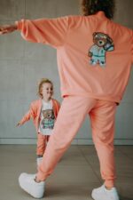 Spodnie dresowe morela Funky Teddy dla mamy i taty dostępne od ręki - obrazek 7