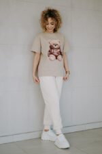 T-shirt oversize Biscuit Teddy beige dla mamy i taty - obrazek 2
