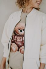T-shirt oversize Biscuit Teddy beige dla mamy i taty - obrazek 6