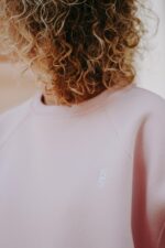 Bluza Basic oversize pudrowy róż - Image 7