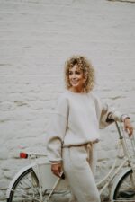 Bluza Basic oversize beżowa - Image 10