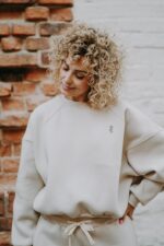 Bluza Basic oversize beżowa - Image 4