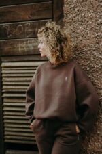 Bluza Basic oversize czekoladowa - Image 5