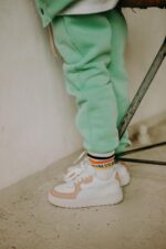 Spodnie dresowe miętowe dostępne od ręki