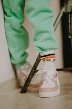 Spodnie dresowe miętowe dostępne od ręki - obrazek 5