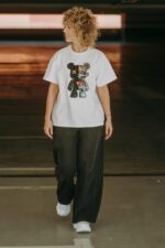 T-shirt oversize Robot Teddy dla mamy i taty ecrie - Image 3