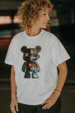 T-shirt oversize Robot Teddy dla mamy i taty ecrie - Image 4
