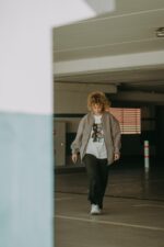 T-shirt oversize Robot Teddy dla mamy i taty ecrie - Image 5