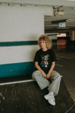 T-shirt oversize Black Robot Teddy dla mamy i taty - Image 3