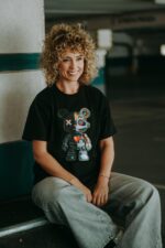 T-shirt oversize Black Robot Teddy dla mamy i taty - Image 4