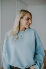 Bluza Basic oversize krótka błękitna - obrazek 3