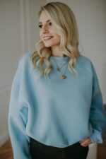 Bluza Basic oversize krótka błękitna