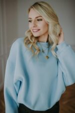 Bluza Basic oversize krótka błękitna - obrazek 5