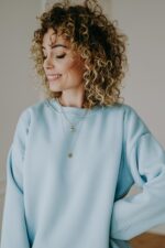 Bluza basic oversize klasyczna błękitna - obrazek 3