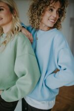 Bluza basic oversize klasyczna błękitna - obrazek 4