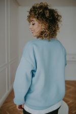 Bluza basic oversize klasyczna błękitna - obrazek 2