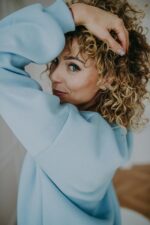 Bluza basic oversize klasyczna błękitna - obrazek 6