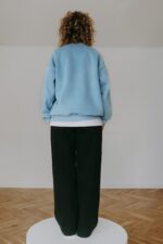 Bluza basic niebieska bez kaptura - obrazek 3