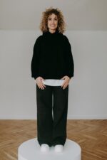 Bluza basic czarna z kapturem - obrazek 2