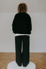 Bluza basic czarna bez kaptura - obrazek 3