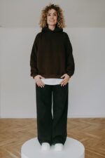 Bluza basic czekoladowa z kapturem - obrazek 2