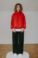 Bluza basic czerwona z kapturem - obrazek 2